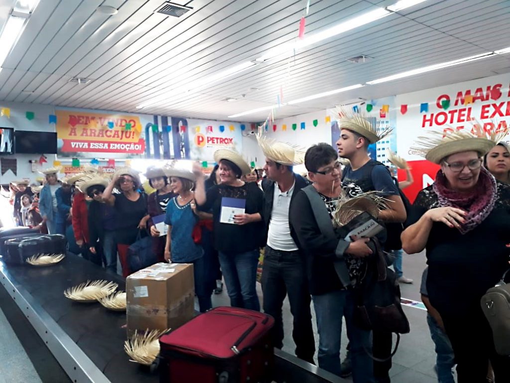 Prefeitura recebe turistas com recepção especial no Aeroporto de Aracaju