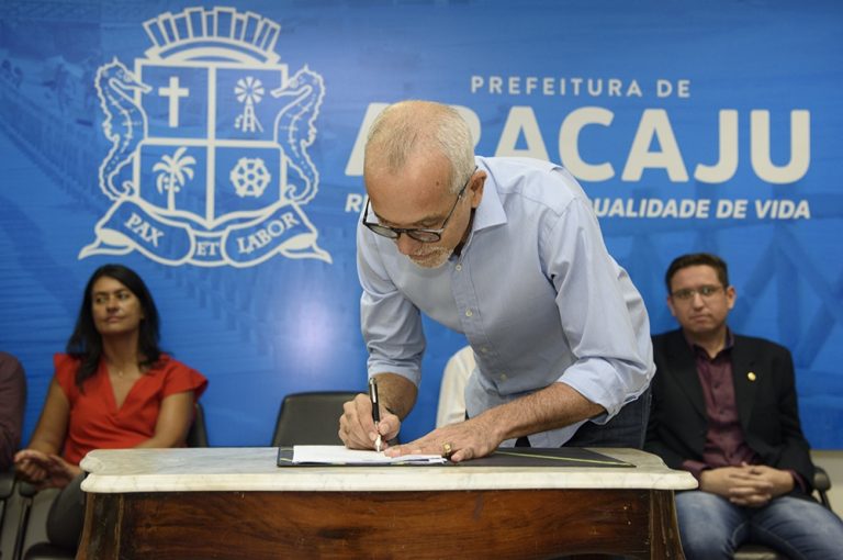 Prefeito sanciona lei que cria o Conselho de Turismo