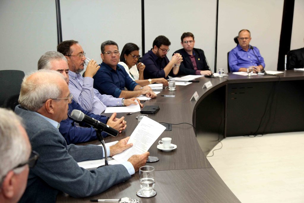 Governo reúne trade turístico para discutir plano de divulgação de Sergipe