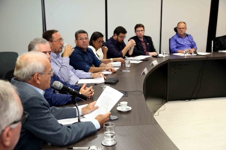 Governo reúne trade turístico para discutir plano de divulgação de Sergipe