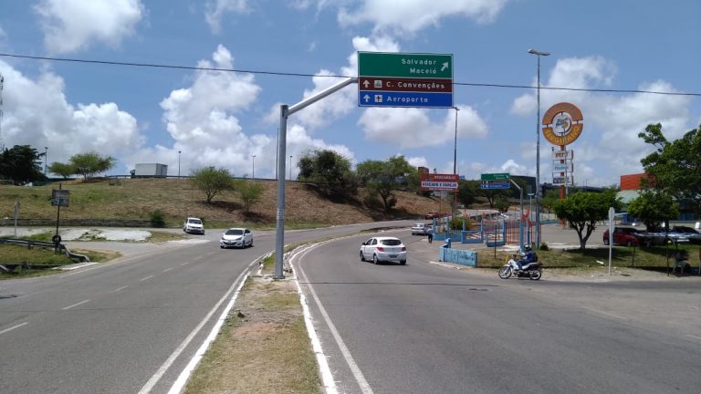 Sinalização turística: SMTT instala 24 novas placas em Aracaju