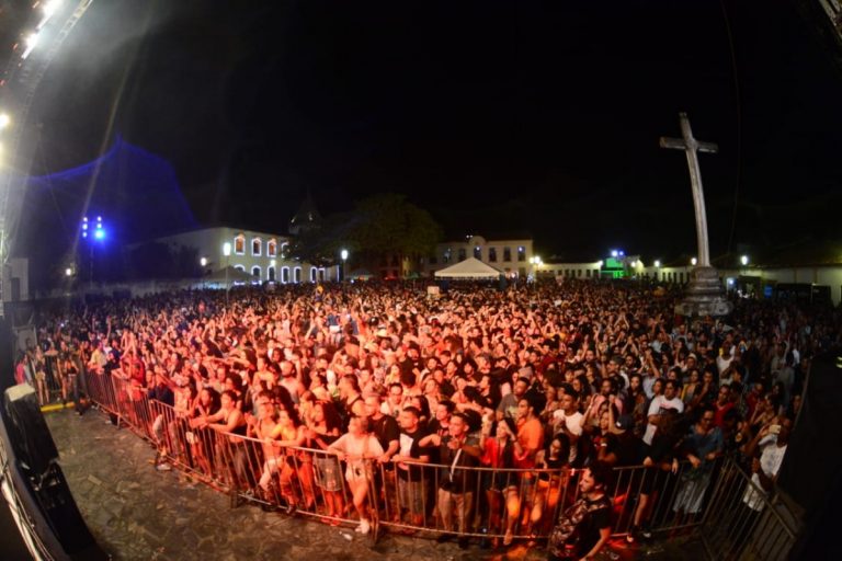 The Baggios e BaianaSystem agitaram segunda noite do FASC