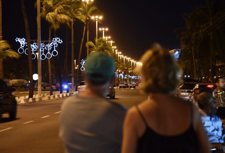 Edvaldo acende as luzes do Natal Iluminado da Orla