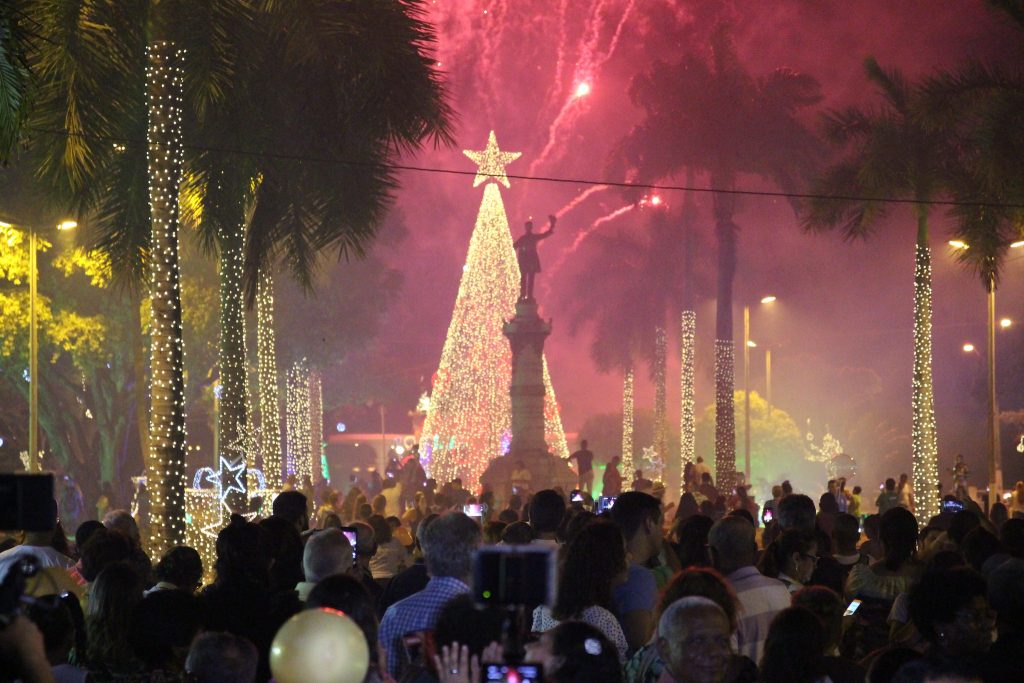 Natal Iluminado traz brilho das luzes para Aracaju