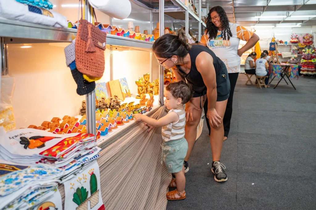 Economia criativa e artesanato movimentam a Vila do Forró e geram renda para pequenos empreendedores