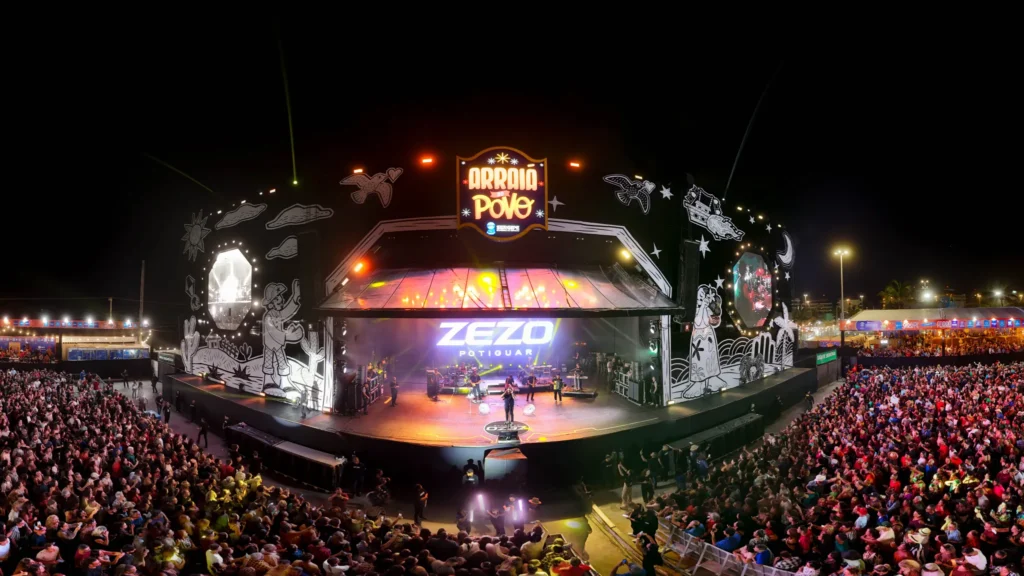 Sergipanos e turistas festejam em noite de forró romântico no Arraiá do Povo 2025