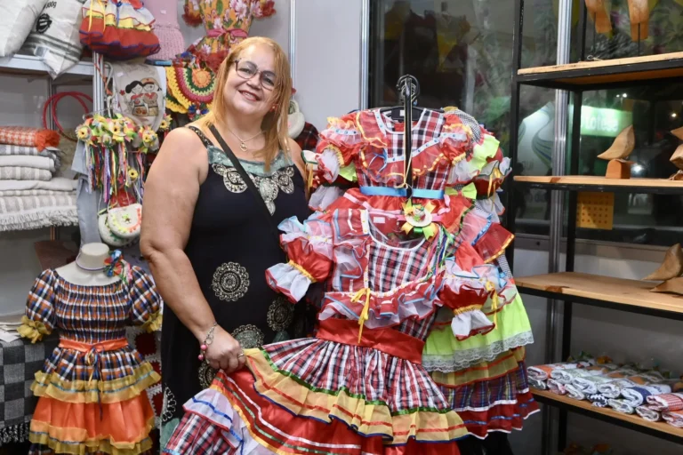 Vila do Forró impulsiona economia criativa e gera renda para ambulantes e artistas sergipanos