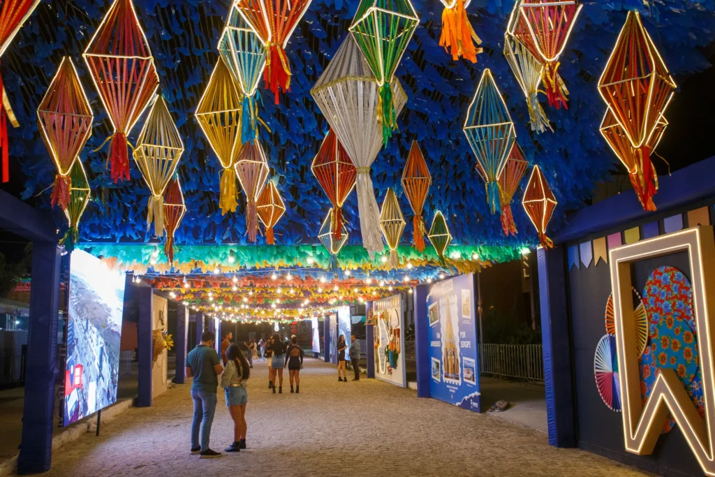 Corredor Cultural leva sergipanos e turistas a uma experiência visual imersiva na Vila do Forró