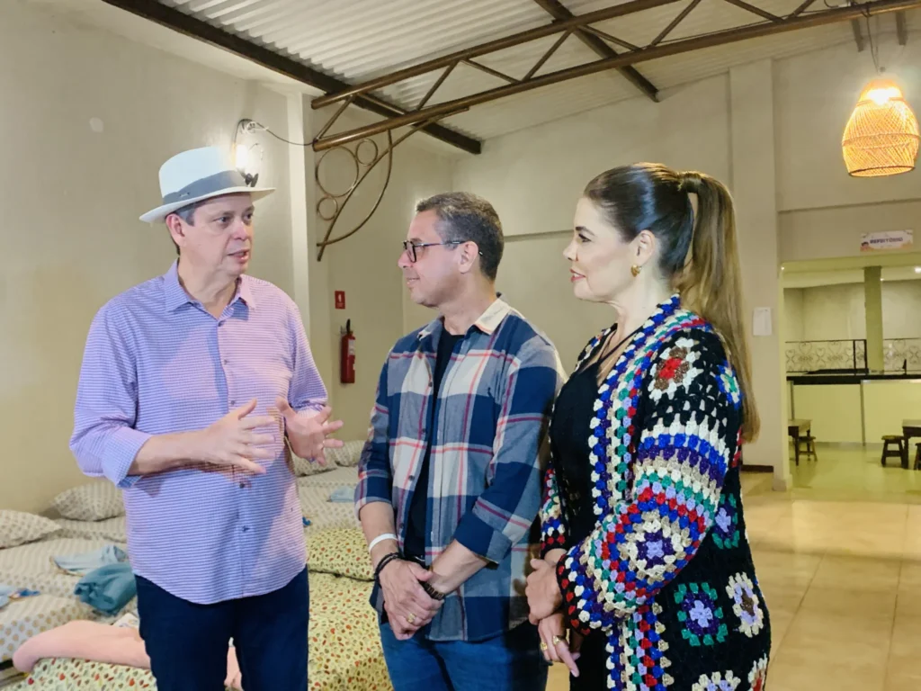 Estação Acolher recebe visita do ministro Márcio Macedo e reforça compromisso com dignidade e inclusão no Arraiá do Povo