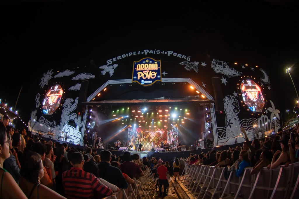 Forró, brega e sertanejo animam sergipanos e turistas no penúltimo sábado do Arraiá do Povo 2025