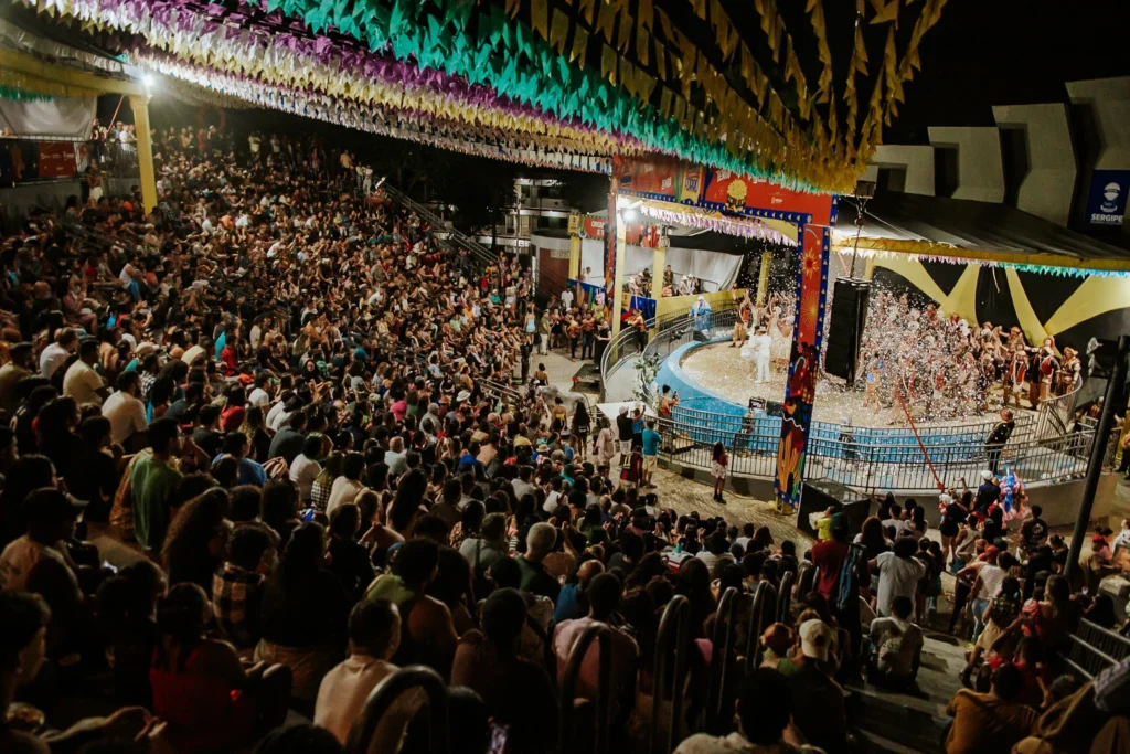 Inclusão para comunidade surda marca apresentações do Concurso de Quadrilhas Arranca Unha 