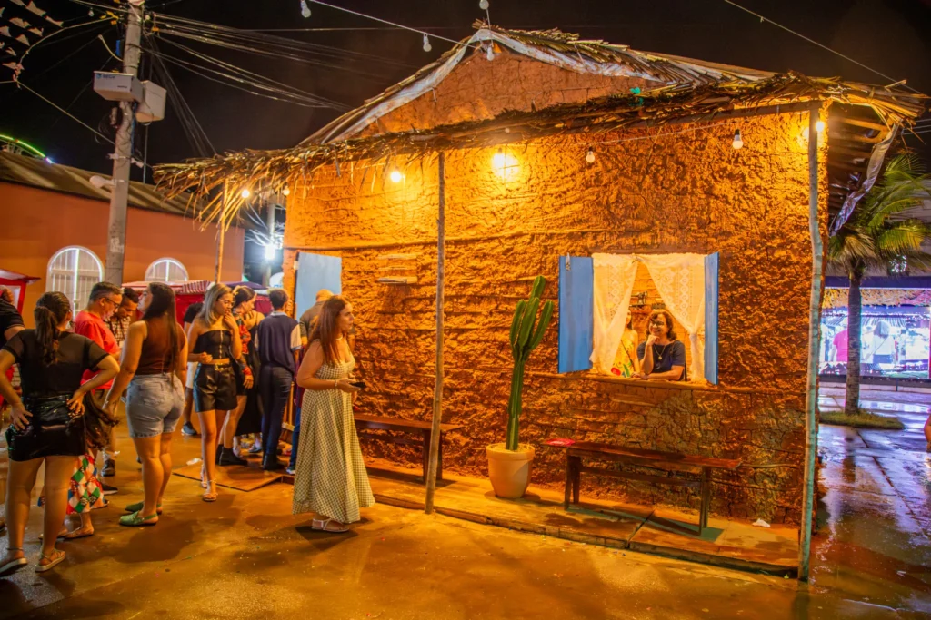 Casa de Taipa revive memórias de sergipanos e turistas na Vila do Forró
