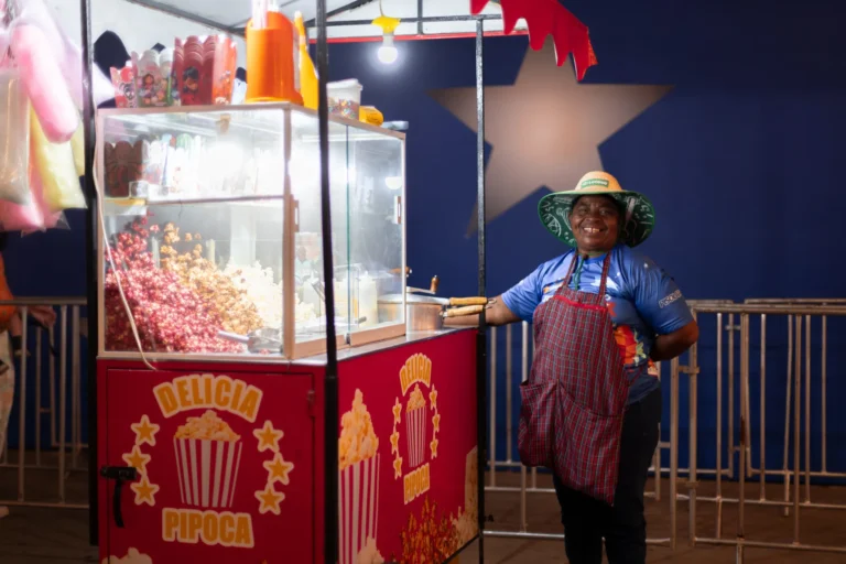 Comerciantes comemoram sucesso de vendas após um mês na Vila do Forró e no Arraiá do Povo