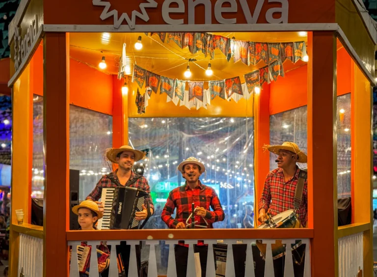 Artistas e público comemoram continuidade da programação da Vila do Forró