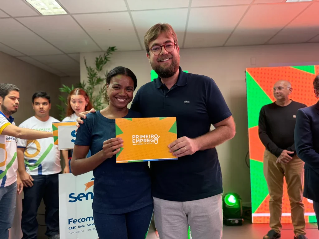 Programa Primeiro Emprego entrega mais de 150 certificados de conclusão a jovens de Aracaju
