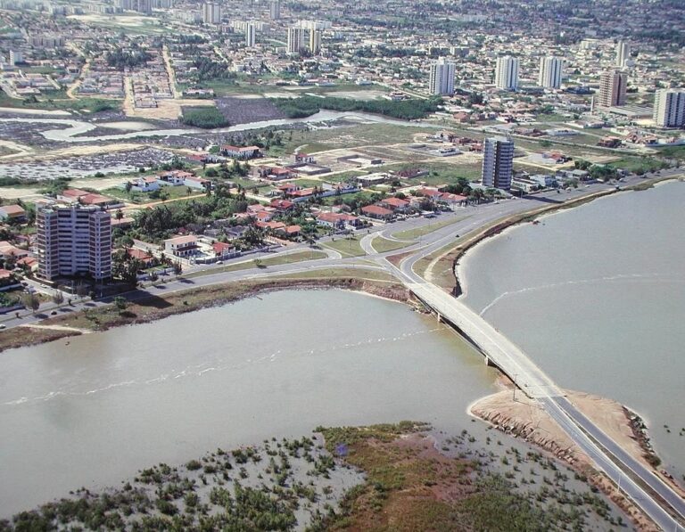 Por que o Bairro 13 de Julho em Aracaju tem esse nome?