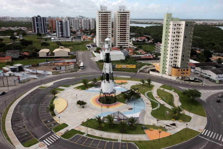 Farol da Farolândia sofre com abandono e vandalismo em Aracaju