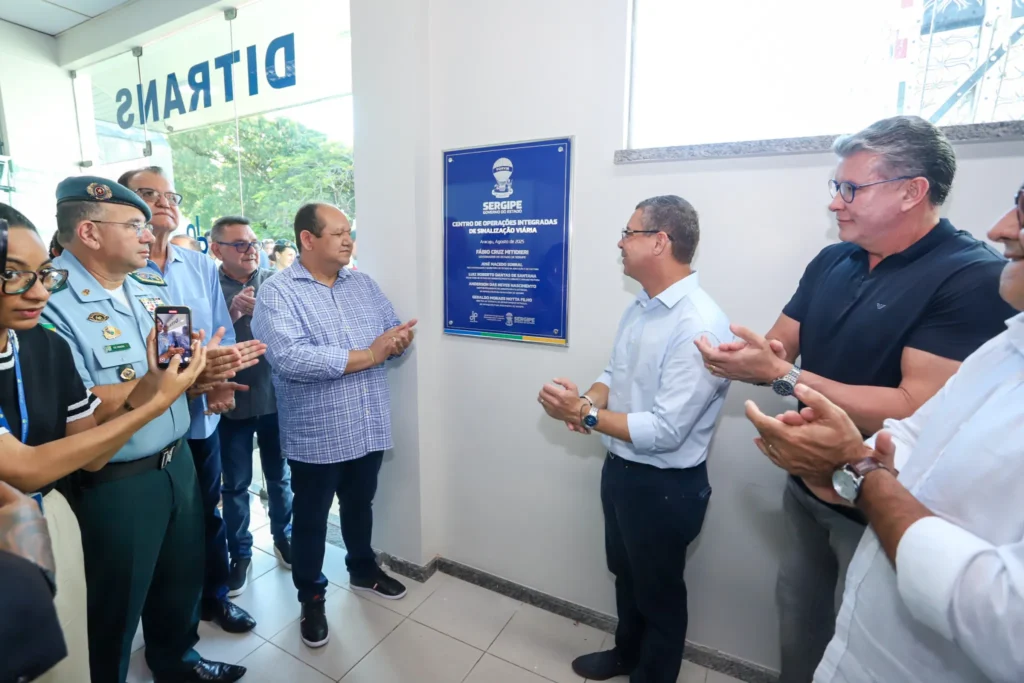 Governador entrega modernização do Centro de Controle de Operações do DER/SE e mais de 50 novas viaturas à Segurança Pública de Sergipe