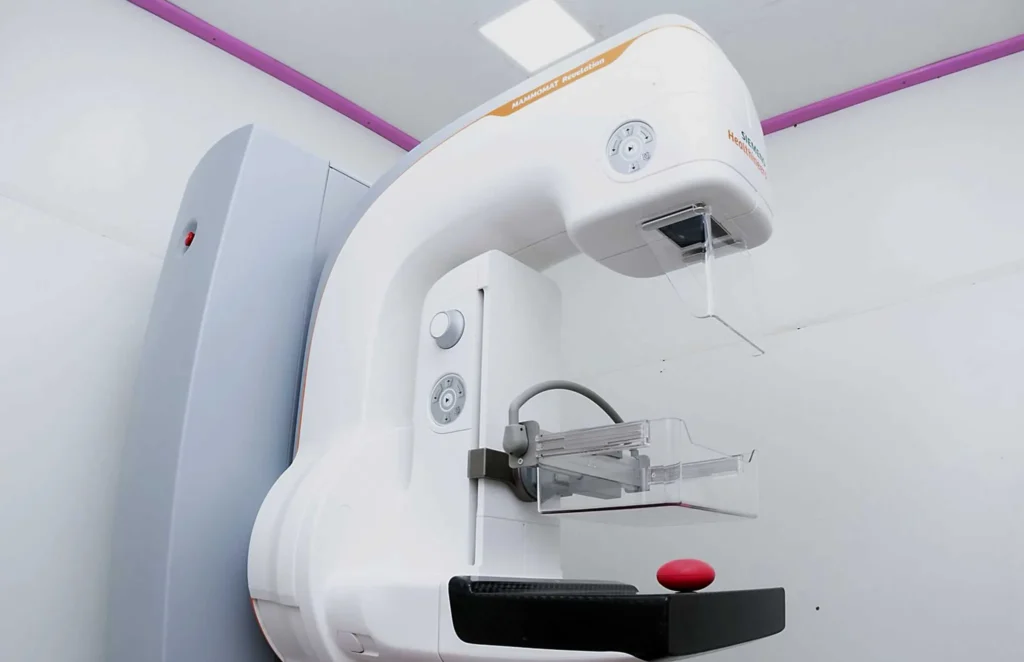 Carreta da Mulher recebe novo mamógrafo para reforçar prevenção ao câncer de mama