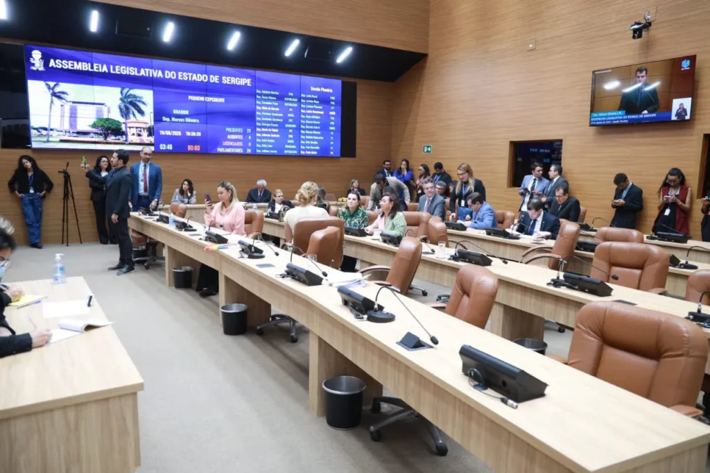 Governo garante reajuste de 10% pelo terceiro ano consecutivo aos 18,3 mil servidores dos PCCVs
