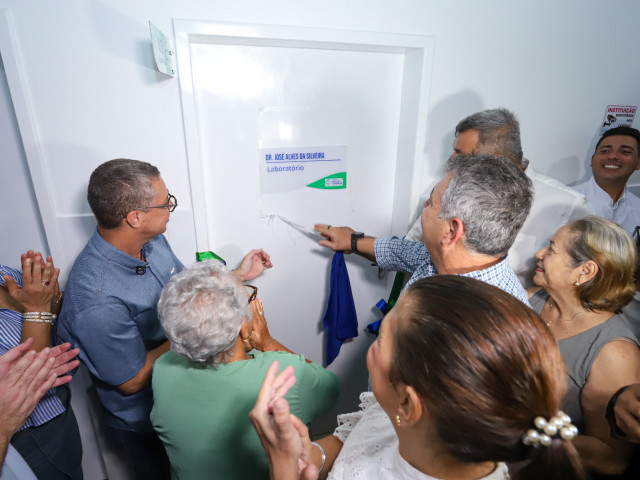 Governador vistoria obras e inaugura laboratório em Itabaianinha