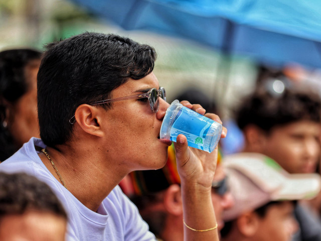 Deso distribui mais de 10 mil copos de água durante desfile de 7 de Setembro em Aracaju