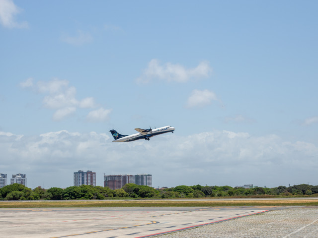 Azul anuncia 100 voos extras para Aracaju na alta temporada 2025/2026