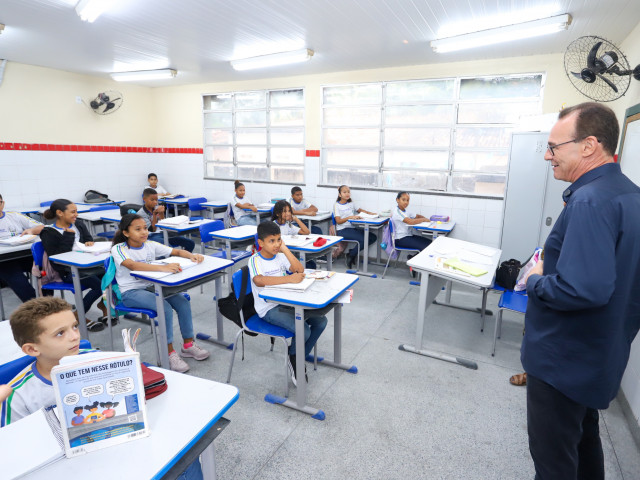 Zezinho Sobral vistoria escolas e obras de infraestrutura em Laranjeiras