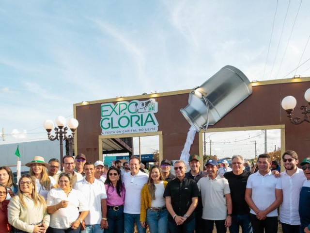Governador visita ExpoGlória 2025 e ressalta papel da bacia leiteira na economia sergipana