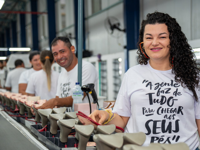 Sergipe bate recorde de empregos formais e atrai nova fábrica de calçados