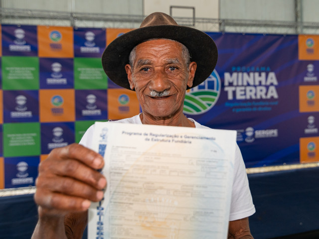 Governo de Sergipe oficializa 276 títulos de terra para famílias agricultoras em Cristinápolis