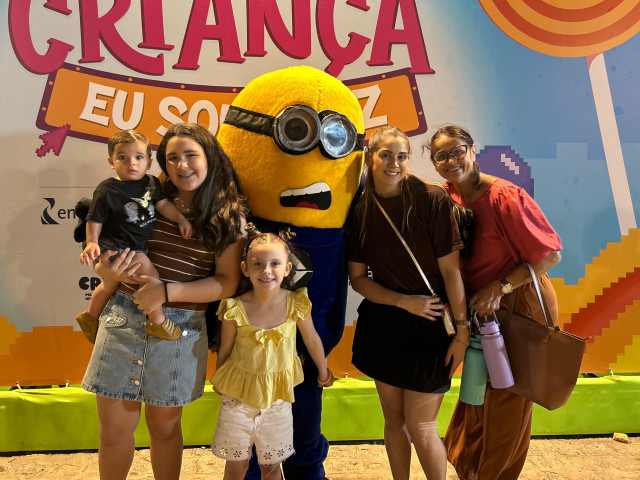 Monitores garantem segurança e organização na Vila da Criança, na Orla da Atalaia