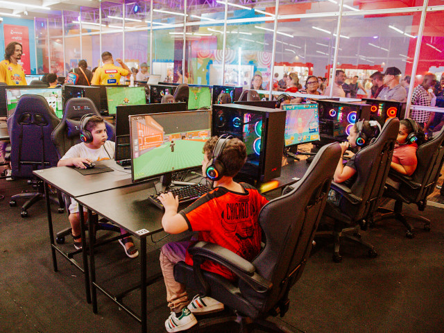 Vila da Criança atrai famílias sergipanas com Arena Gamer e AquaNave de realidade virtual