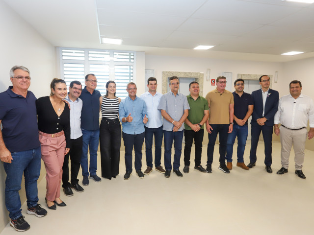 Governador verifica obras do Hospital do Câncer e entrega terceiro tomógrafo ao Huse