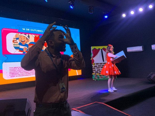 Intérpretes de Libras ampliam acessibilidade no teatro e no cinema da Vila da Criança 2025, em Aracaju