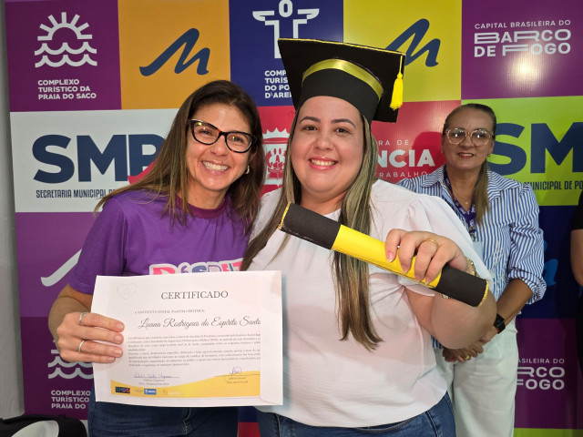 Governo de Sergipe entrega certificados a 26 mulheres formadas no curso de Auxiliar de Farmácia em Estância