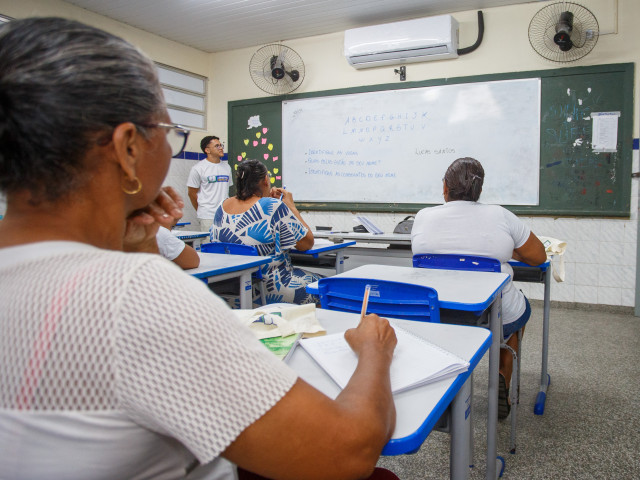 Programa Alfabetiza Sergipe já formou mais de 3,2 mil jovens, adultos e idosos