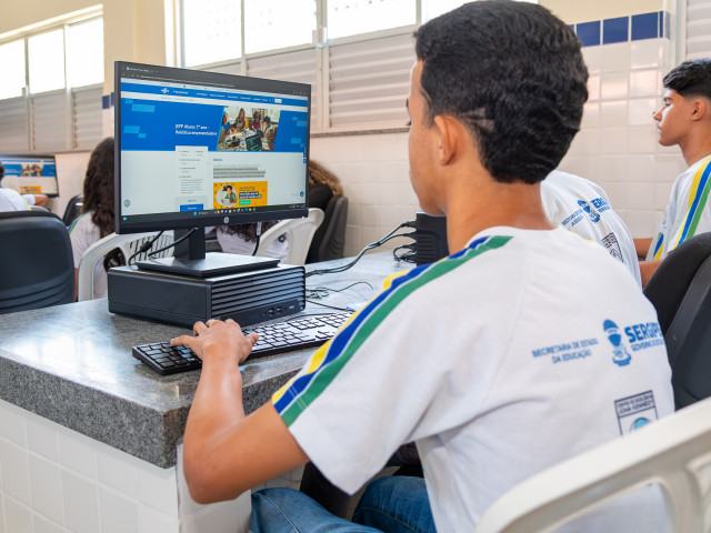 Governo lança Conecta-SE para levar internet rápida aos 75 municípios e digitalizar serviços públicos