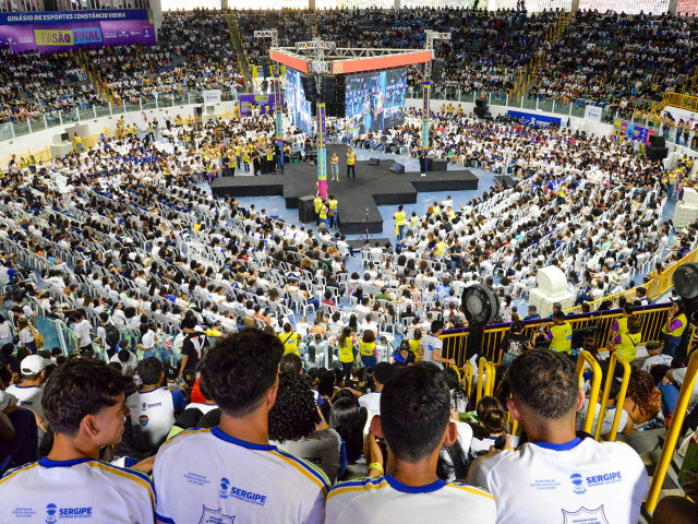 Revisão Final 2025 reúne 6 mil alunos em Aracaju e encerra preparação pública para o Enem