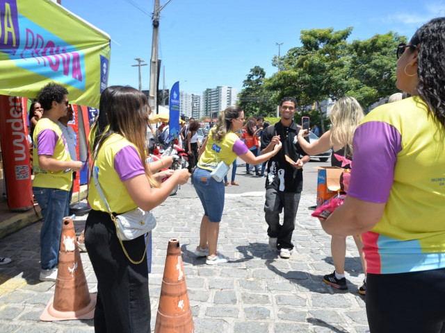 Equipes da Seed oferecem acolhimento e transporte a alunos da rede estadual no primeiro dia do Enem 2025 em Sergipe