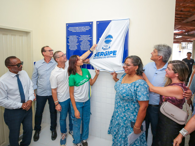 Governo de Sergipe entrega duas novas quadras e reformas em escolas de Nossa Senhora do Socorro