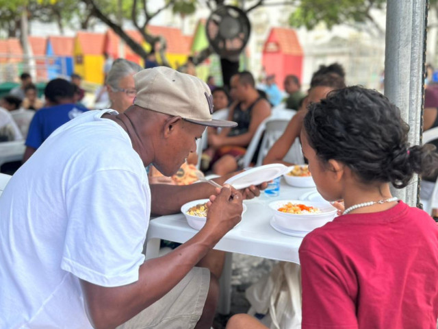 ‘Praça que Abraça’ leva serviços e dignidade à população em situação de rua no Centro de Aracaju