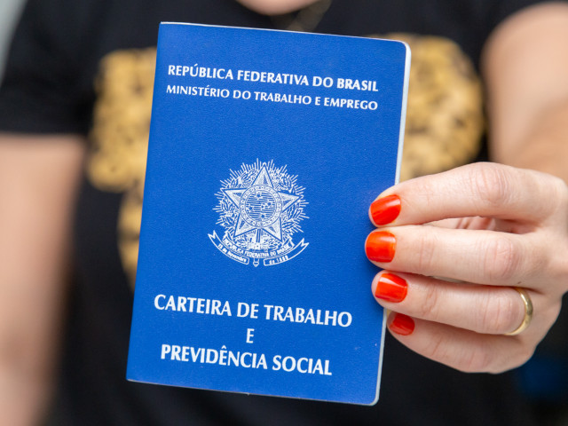 Sergipe encerra 2025 com mais trabalhadores com carteira assinada do que famílias no Bolsa Família
