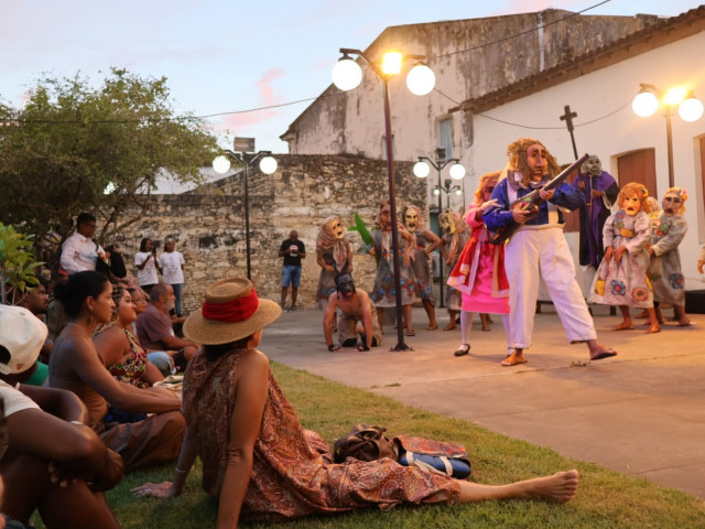 Simpósio do Encontro Cultural de Laranjeiras encerra edição com shows, grupos folclóricos e teatro