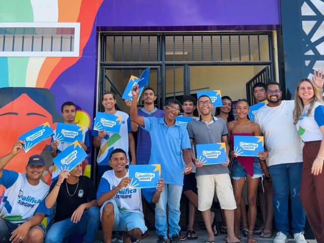 Programa Qualifica Sergipe entrega 124 certificados em Barra dos Coqueiros e Laranjeiras