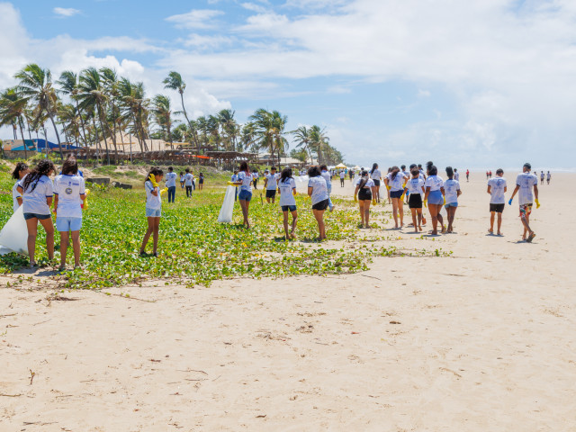 Movimento Praia Viva leva educação ambiental ao litoral de Aracaju nesta terça, 3