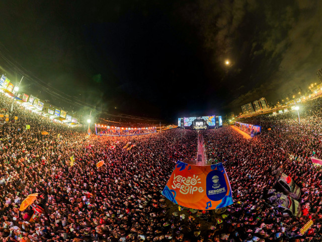 Última noite do Verão Sergipe 2026 reúne multidão na Orla da Atalaia