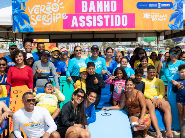 Banho assistido marca despedida do Verão Sergipe na Orla da Atalaia
