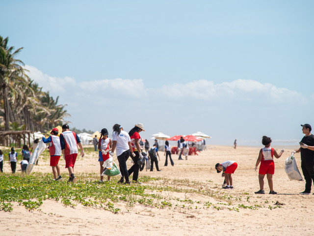 Projeto Praia Viva mobiliza 300 pessoas, recolhe resíduos e forma novos Guardiões do Meio Ambiente no litoral sergipano