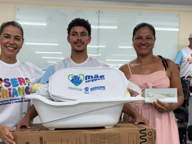 Governo de Sergipe entrega 14 kits do Programa Mãe Sergipana em Cedro de São João